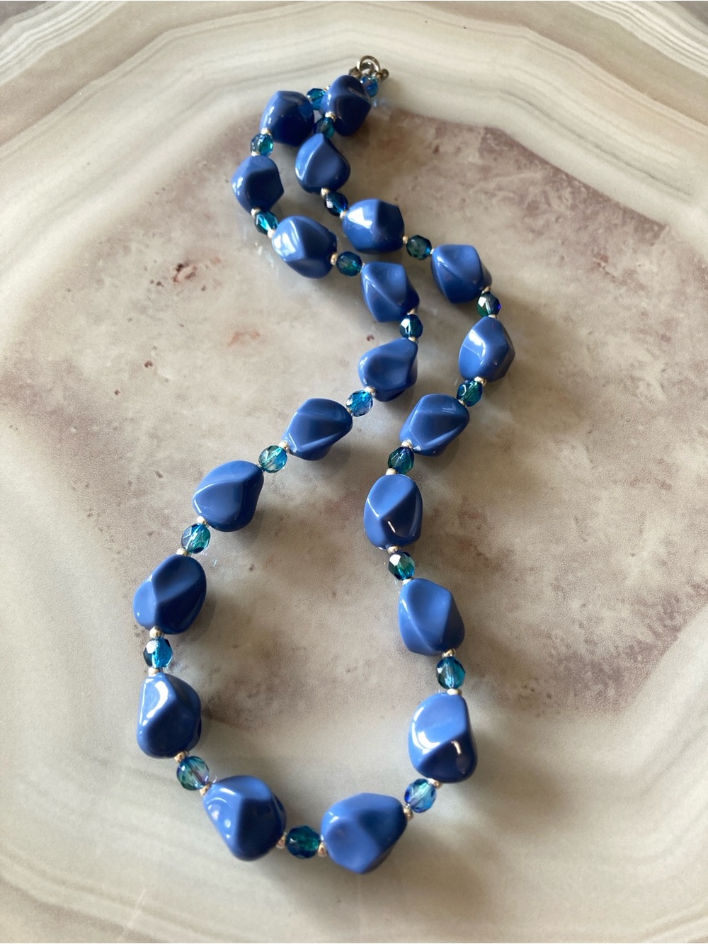 ✨Retro 80s Inspired Beaded Necklace with a classic twist